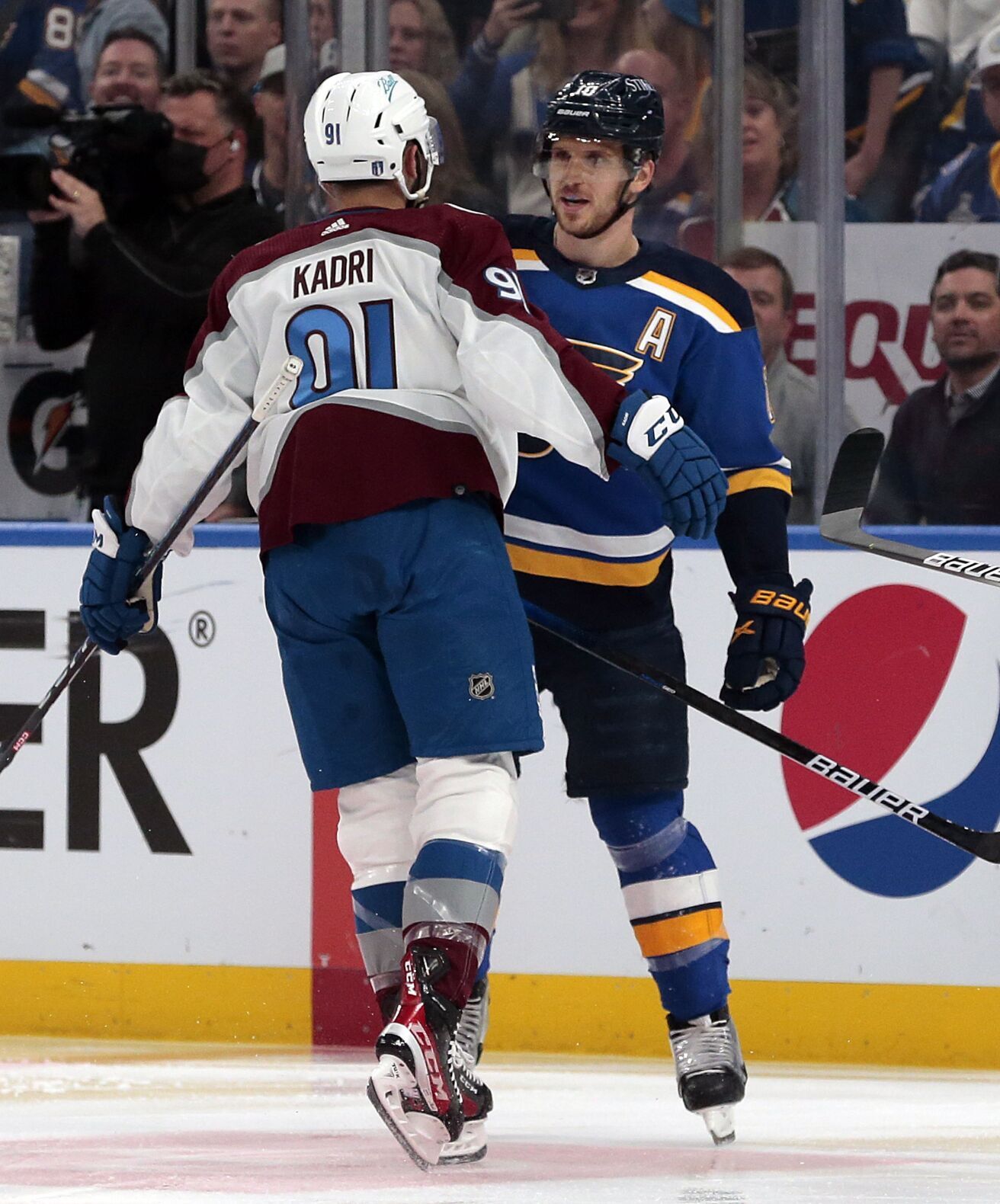 Blues host Avalanche in Game 4